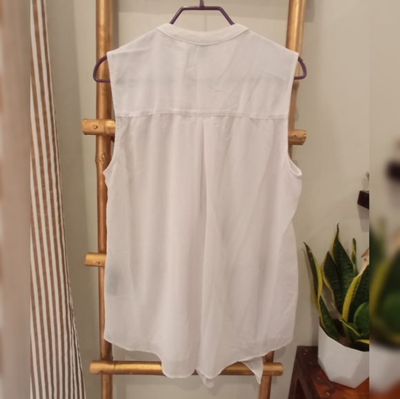 🌼🌹🌻Forever 21 White Sleeveless Top - Picture 2 of 7